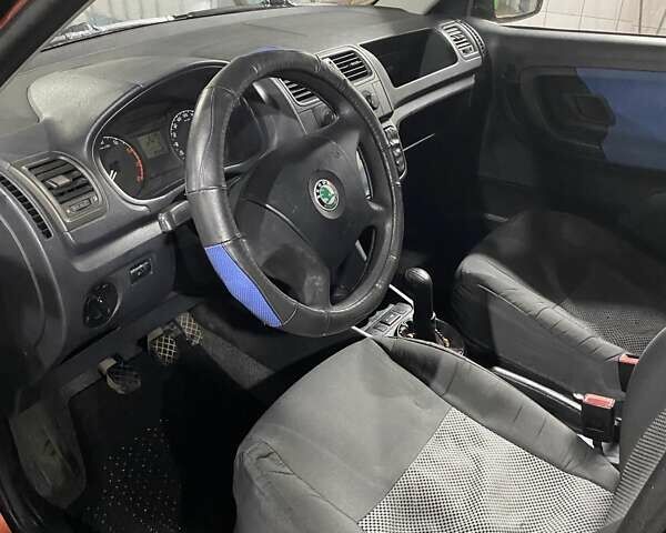 Оранжевый Шкода Фабия, объемом двигателя 1.2 л и пробегом 160 тыс. км за 4800 $, фото 7 на Automoto.ua