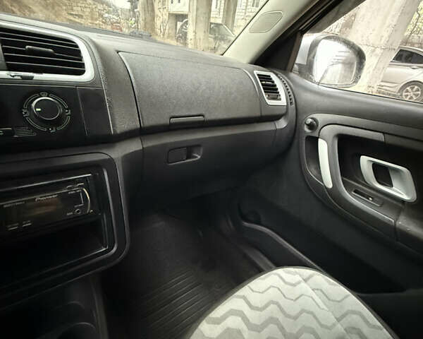 Оранжевый Шкода Фабия, объемом двигателя 1.2 л и пробегом 250 тыс. км за 3500 $, фото 9 на Automoto.ua