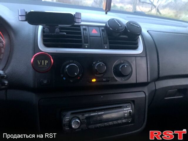 Помаранчевий Шкода Фабія, об'ємом двигуна 1.4 л та пробігом 0 тис. км за 2300 $, фото 7 на Automoto.ua