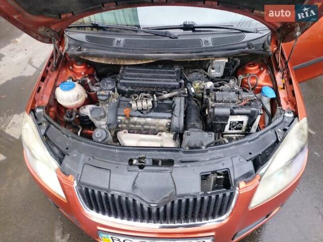 Помаранчевий Шкода Фабія, об'ємом двигуна 1.6 л та пробігом 325 тис. км за 3550 $, фото 28 на Automoto.ua