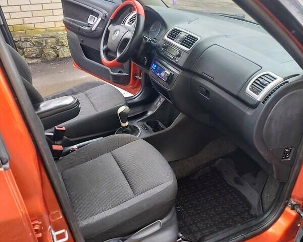 Помаранчевий Шкода Фабія, об'ємом двигуна 1.6 л та пробігом 325 тис. км за 3550 $, фото 21 на Automoto.ua