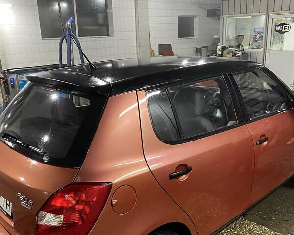 Оранжевый Шкода Фабия, объемом двигателя 1.2 л и пробегом 160 тыс. км за 4800 $, фото 2 на Automoto.ua