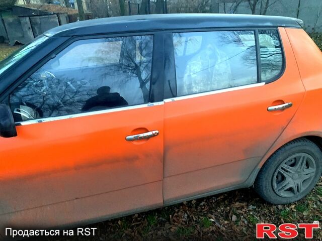 Помаранчевий Шкода Фабія, об'ємом двигуна 1.4 л та пробігом 0 тис. км за 2300 $, фото 4 на Automoto.ua