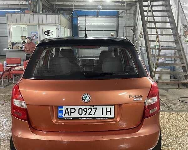 Оранжевый Шкода Фабия, объемом двигателя 1.2 л и пробегом 160 тыс. км за 4800 $, фото 3 на Automoto.ua