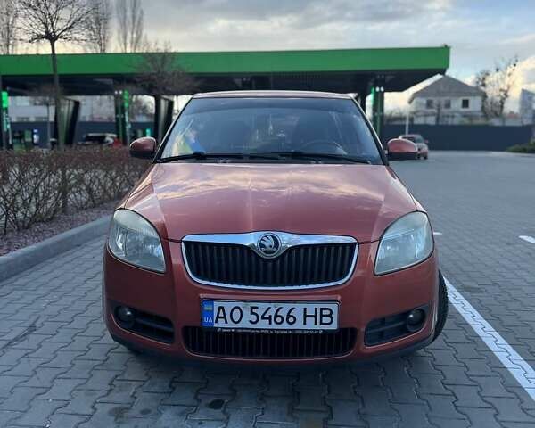 Оранжевый Шкода Фабия, объемом двигателя 1.39 л и пробегом 207 тыс. км за 5600 $, фото 1 на Automoto.ua