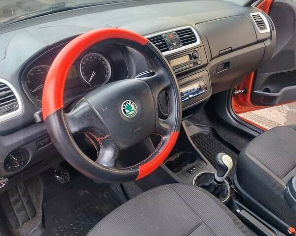 Помаранчевий Шкода Фабія, об'ємом двигуна 1.6 л та пробігом 325 тис. км за 3450 $, фото 18 на Automoto.ua