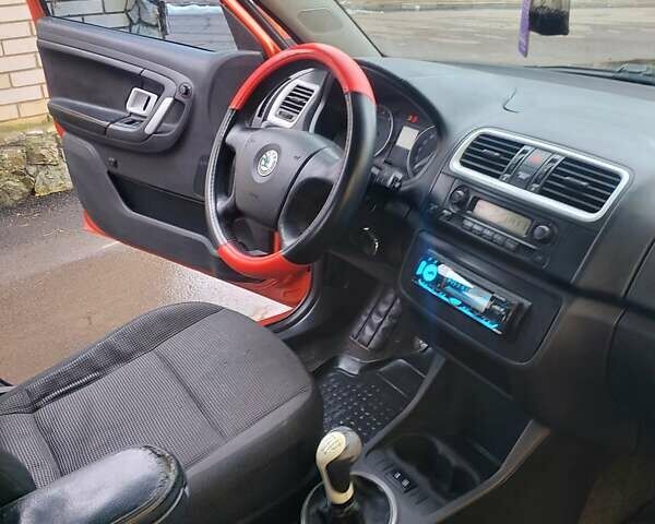 Помаранчевий Шкода Фабія, об'ємом двигуна 1.6 л та пробігом 325 тис. км за 3550 $, фото 20 на Automoto.ua