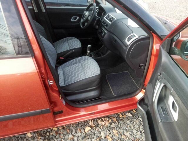 Оранжевый Шкода Фабия, объемом двигателя 1.2 л и пробегом 124 тыс. км за 4800 $, фото 5 на Automoto.ua