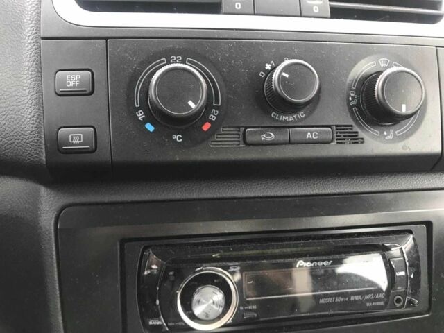 Оранжевый Шкода Фабия, объемом двигателя 1.2 л и пробегом 124 тыс. км за 4800 $, фото 17 на Automoto.ua