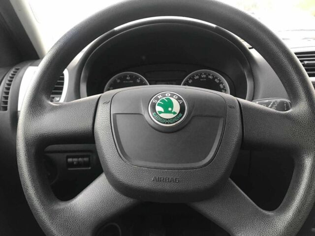 Оранжевый Шкода Фабия, объемом двигателя 1.2 л и пробегом 124 тыс. км за 4800 $, фото 8 на Automoto.ua