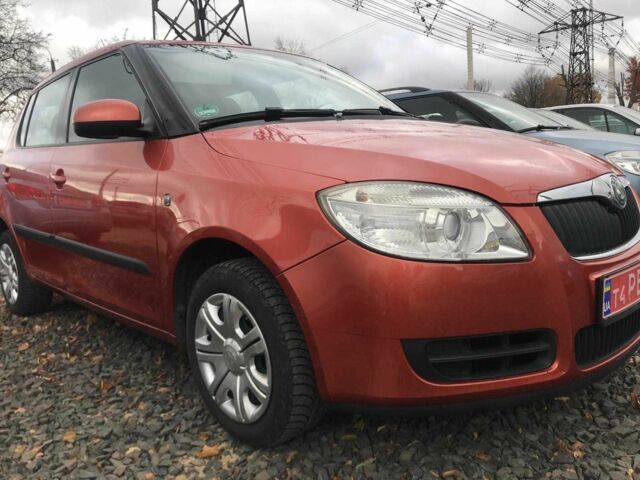 Оранжевый Шкода Фабия, объемом двигателя 1.2 л и пробегом 124 тыс. км за 4800 $, фото 1 на Automoto.ua