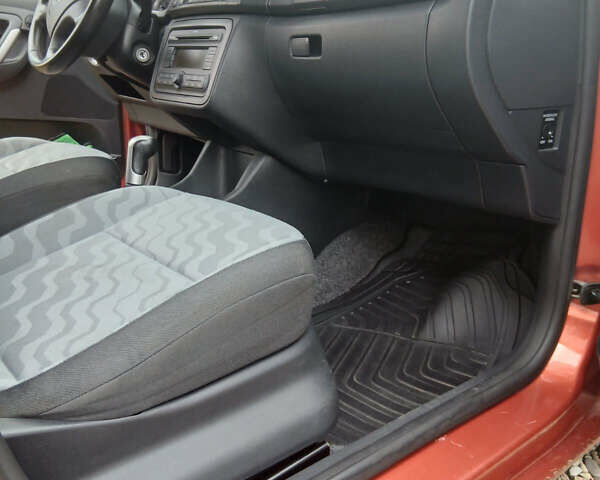 Оранжевый Шкода Фабия, объемом двигателя 1.39 л и пробегом 227 тыс. км за 5800 $, фото 11 на Automoto.ua