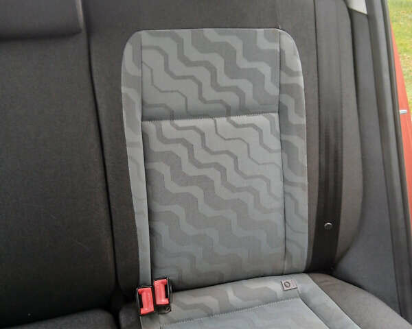 Оранжевый Шкода Фабия, объемом двигателя 1.39 л и пробегом 227 тыс. км за 5800 $, фото 13 на Automoto.ua