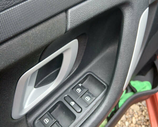 Оранжевый Шкода Фабия, объемом двигателя 1.39 л и пробегом 227 тыс. км за 5800 $, фото 10 на Automoto.ua