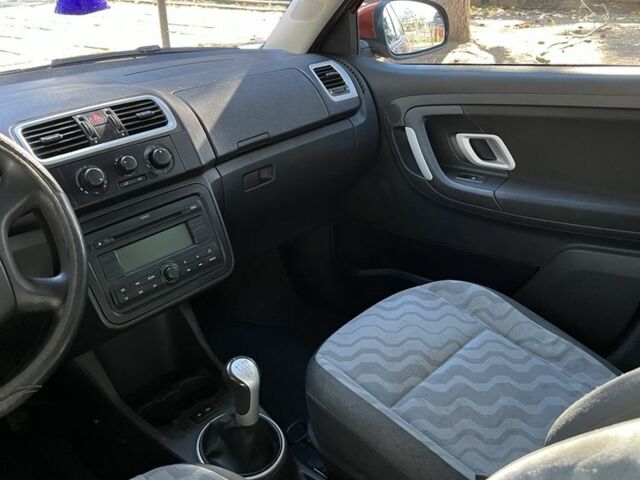 Оранжевый Шкода Фабия, объемом двигателя 1.4 л и пробегом 150 тыс. км за 3600 $, фото 9 на Automoto.ua