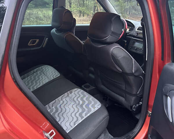 Помаранчевий Шкода Фабія, об'ємом двигуна 1.6 л та пробігом 254 тис. км за 6450 $, фото 14 на Automoto.ua