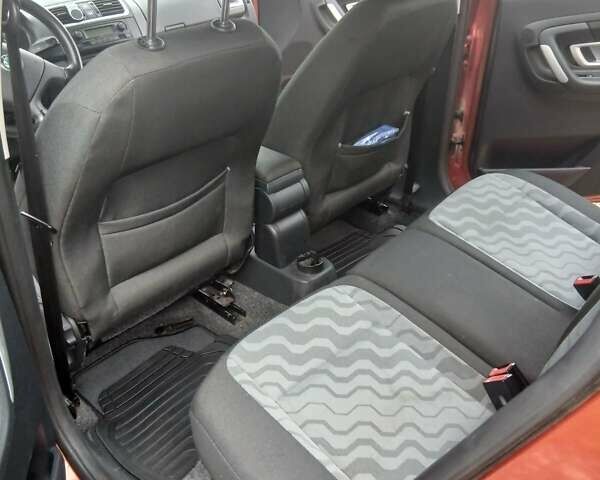 Оранжевый Шкода Фабия, объемом двигателя 1.39 л и пробегом 227 тыс. км за 5800 $, фото 15 на Automoto.ua