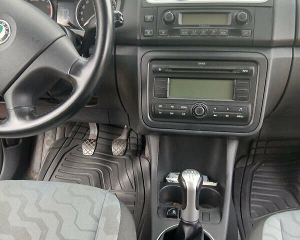 Оранжевый Шкода Фабия, объемом двигателя 1.39 л и пробегом 227 тыс. км за 5800 $, фото 12 на Automoto.ua