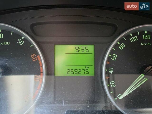 Помаранчевий Шкода Фабія, об'ємом двигуна 1.39 л та пробігом 259 тис. км за 2600 $, фото 8 на Automoto.ua