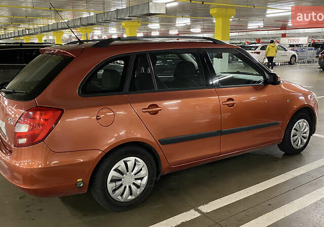 Оранжевый Шкода Фабия, объемом двигателя 1.39 л и пробегом 227 тыс. км за 5800 $, фото 2 на Automoto.ua