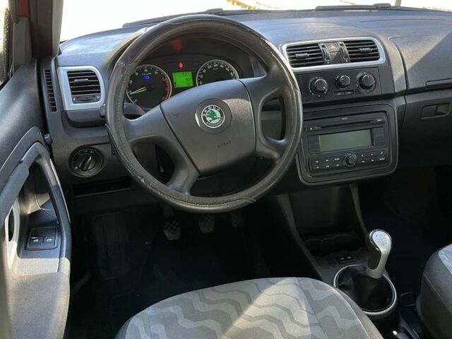 Оранжевый Шкода Фабия, объемом двигателя 1.4 л и пробегом 150 тыс. км за 3600 $, фото 8 на Automoto.ua