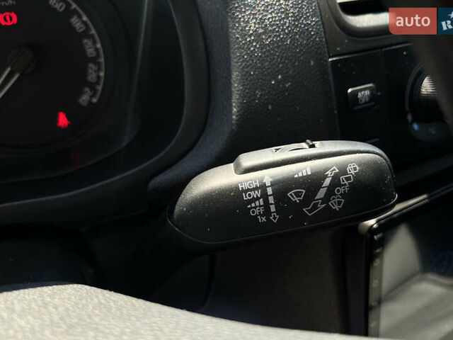 Помаранчевий Шкода Фабія, об'ємом двигуна 1.2 л та пробігом 184 тис. км за 5400 $, фото 20 на Automoto.ua