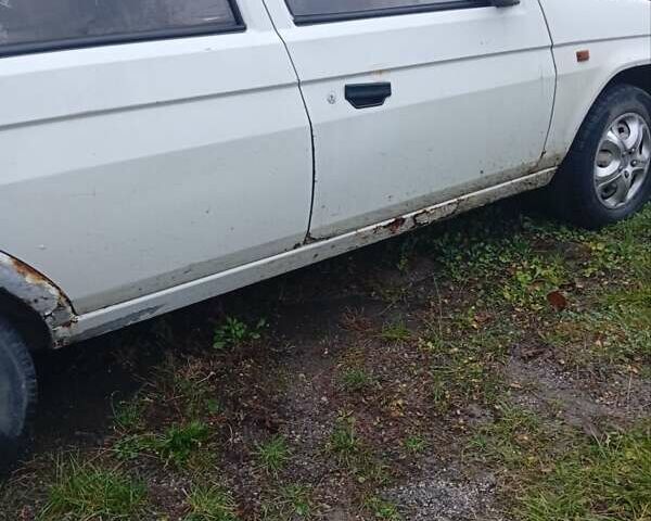 Белый Шкода Фаворит, объемом двигателя 1.29 л и пробегом 10 тыс. км за 25000 $, фото 2 на Automoto.ua