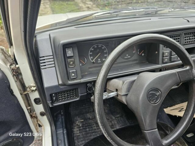 Белый Шкода Фаворит, объемом двигателя 1.3 л и пробегом 140 тыс. км за 800 $, фото 11 на Automoto.ua