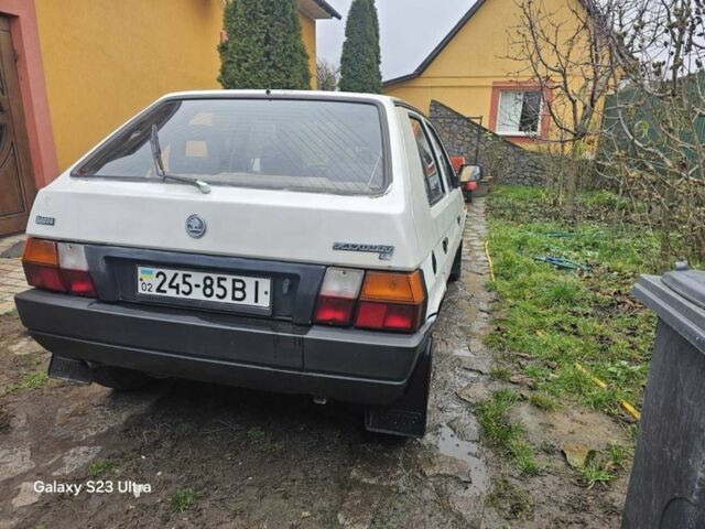 Белый Шкода Фаворит, объемом двигателя 1.3 л и пробегом 140 тыс. км за 800 $, фото 5 на Automoto.ua