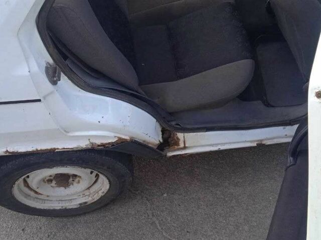 Белый Шкода Фаворит, объемом двигателя 1.3 л и пробегом 300 тыс. км за 500 $, фото 3 на Automoto.ua