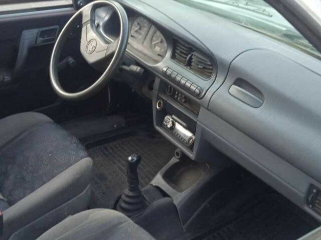 Белый Шкода Фаворит, объемом двигателя 1.3 л и пробегом 300 тыс. км за 500 $, фото 5 на Automoto.ua