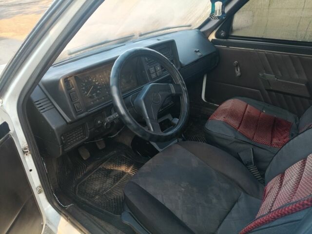 Белый Шкода Фаворит, объемом двигателя 2 л и пробегом 2 тыс. км за 850 $, фото 4 на Automoto.ua