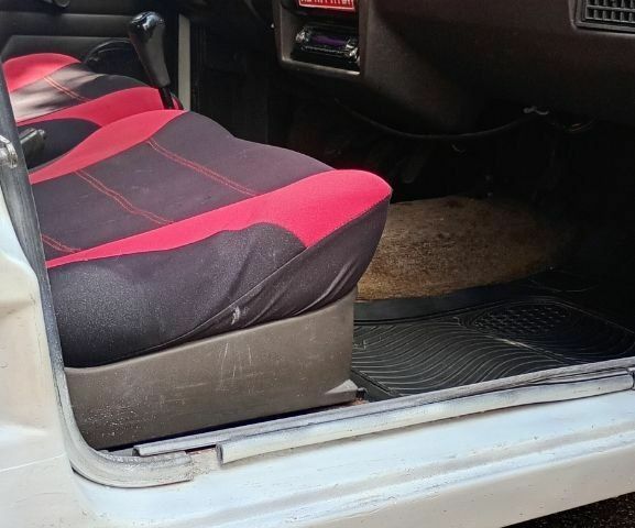 Білий Шкода Фаворит, об'ємом двигуна 1.3 л та пробігом 300 тис. км за 1100 $, фото 3 на Automoto.ua