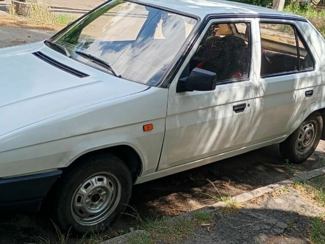 Білий Шкода Фаворит, об'ємом двигуна 1.3 л та пробігом 300 тис. км за 1100 $, фото 1 на Automoto.ua