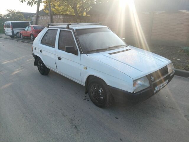 Белый Шкода Фаворит, объемом двигателя 2 л и пробегом 2 тыс. км за 850 $, фото 3 на Automoto.ua