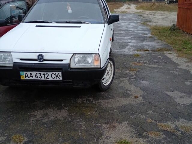 Білий Шкода Фаворит, об'ємом двигуна 1 л та пробігом 100 тис. км за 800 $, фото 1 на Automoto.ua