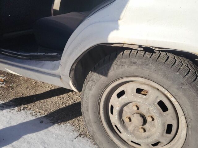 Белый Шкода Фаворит, объемом двигателя 1.3 л и пробегом 300 тыс. км за 700 $, фото 7 на Automoto.ua