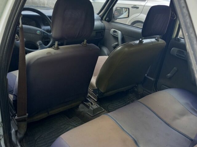 Белый Шкода Фаворит, объемом двигателя 1.3 л и пробегом 300 тыс. км за 700 $, фото 3 на Automoto.ua