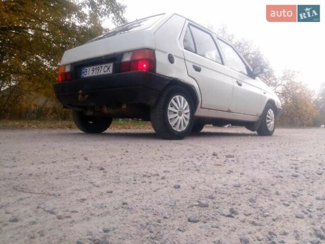 Белый Шкода Фаворит, объемом двигателя 1.3 л и пробегом 250 тыс. км за 950 $, фото 5 на Automoto.ua