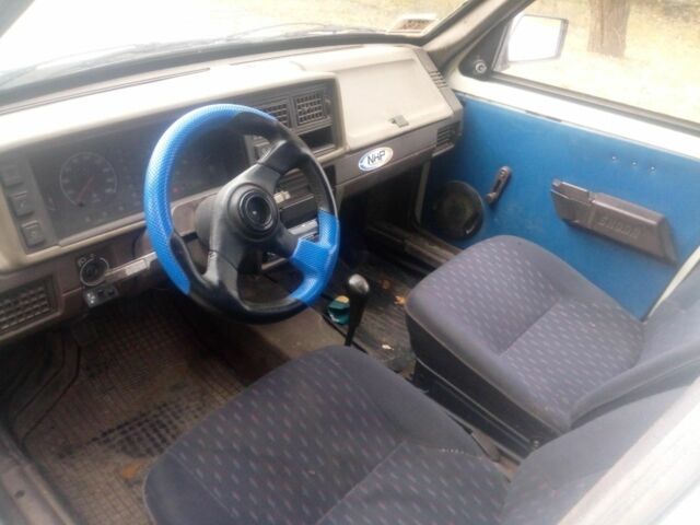 Белый Шкода Фаворит, объемом двигателя 1.3 л и пробегом 148 тыс. км за 900 $, фото 5 на Automoto.ua