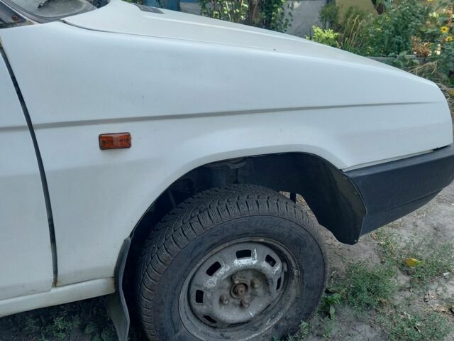 Белый Шкода Фаворит, объемом двигателя 1.3 л и пробегом 300 тыс. км за 700 $, фото 1 на Automoto.ua