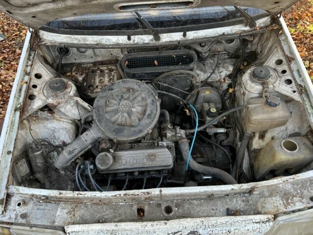 Белый Шкода Фаворит, объемом двигателя 1.3 л и пробегом 100 тыс. км за 215 $, фото 5 на Automoto.ua