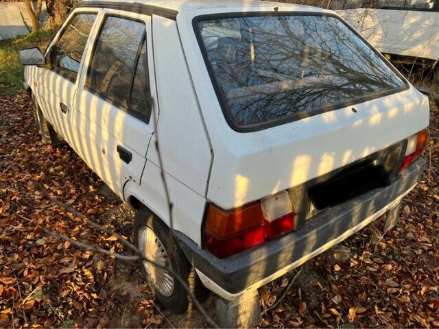 Белый Шкода Фаворит, объемом двигателя 1.3 л и пробегом 100 тыс. км за 215 $, фото 3 на Automoto.ua