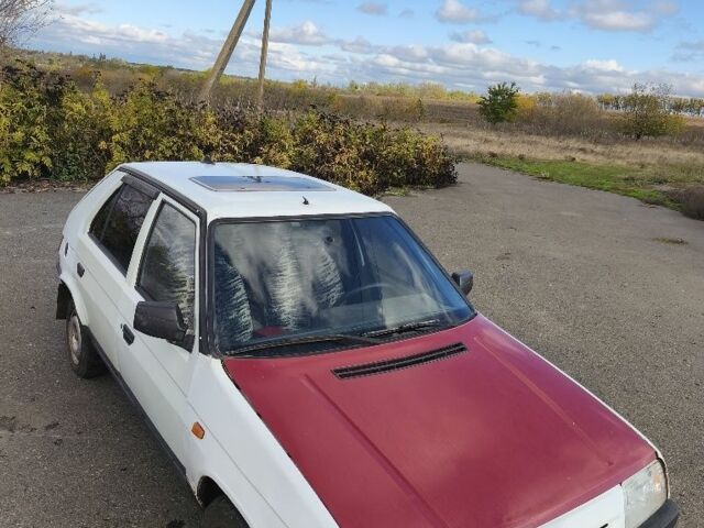 Белый Шкода Фаворит, объемом двигателя 1.3 л и пробегом 150 тыс. км за 840 $, фото 2 на Automoto.ua