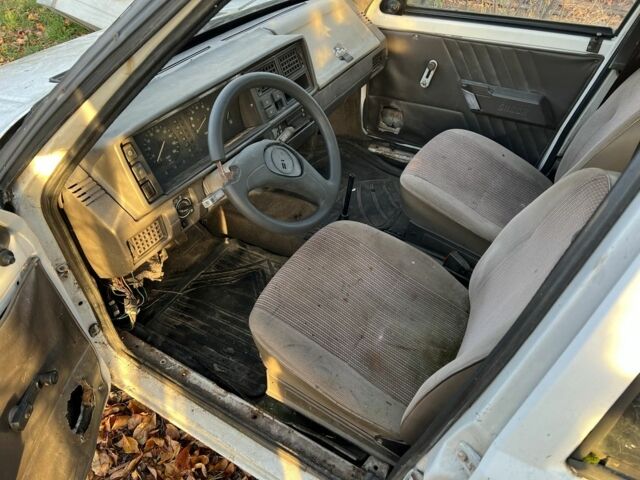 Белый Шкода Фаворит, объемом двигателя 1.3 л и пробегом 100 тыс. км за 215 $, фото 6 на Automoto.ua