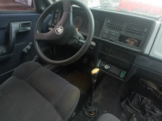 Білий Шкода Фаворит, об'ємом двигуна 1.3 л та пробігом 152 тис. км за 473 $, фото 4 на Automoto.ua