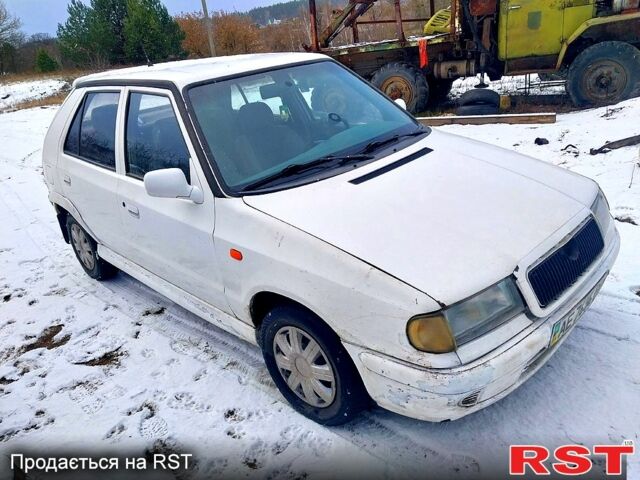 Белый Шкода Фаворит, объемом двигателя 1.3 л и пробегом 0 тыс. км за 760 $, фото 1 на Automoto.ua