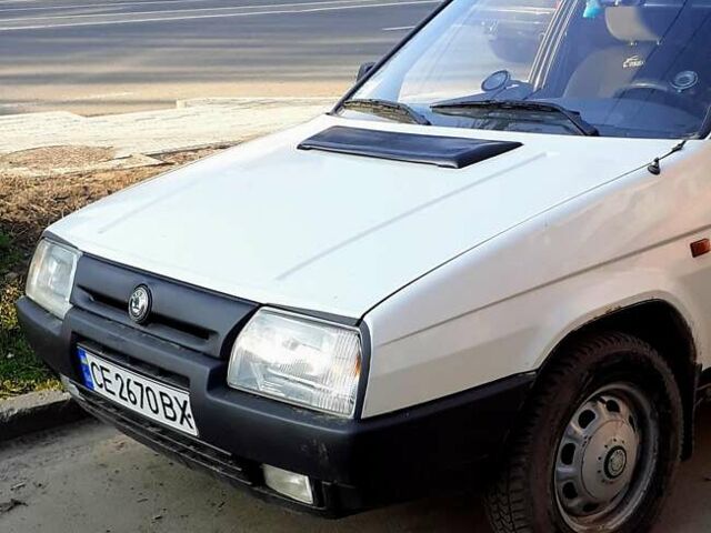 Белый Шкода Фаворит, объемом двигателя 1.3 л и пробегом 200 тыс. км за 950 $, фото 4 на Automoto.ua