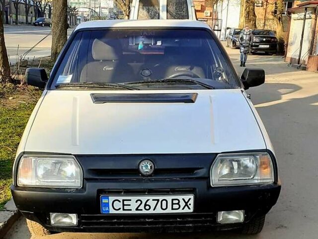 Белый Шкода Фаворит, объемом двигателя 1.3 л и пробегом 200 тыс. км за 950 $, фото 1 на Automoto.ua