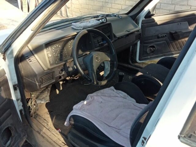 Білий Шкода Фаворит, об'ємом двигуна 1.3 л та пробігом 2 тис. км за 381 $, фото 6 на Automoto.ua